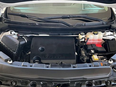 Used 2018 Buick Enclave Essence AWD/4WD image 30