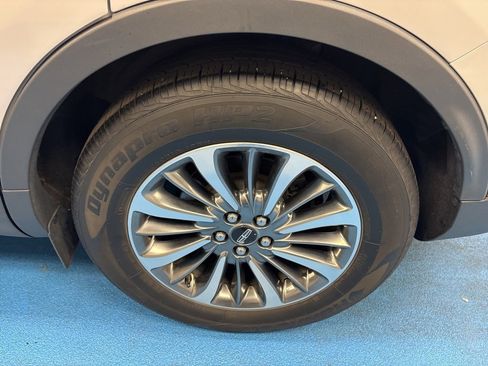 Used 2019 Lincoln Nautilus Select image 17