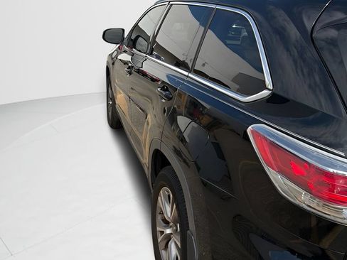 Used 2016 Toyota Highlander Plus FWD image 9