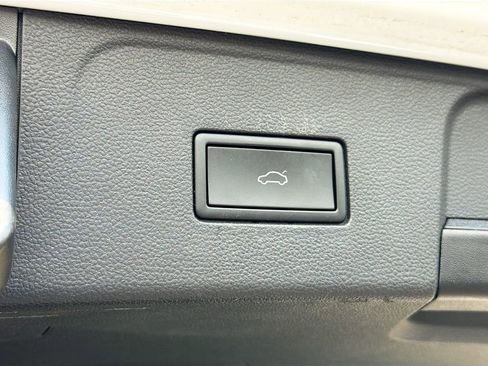 Used 2024 Volkswagen Atlas SEL AWD/4WD image 36