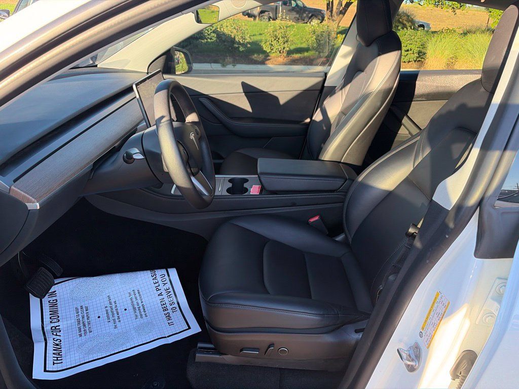 Used 2022 Tesla Model Y Long Range AWD/4WD image 23
