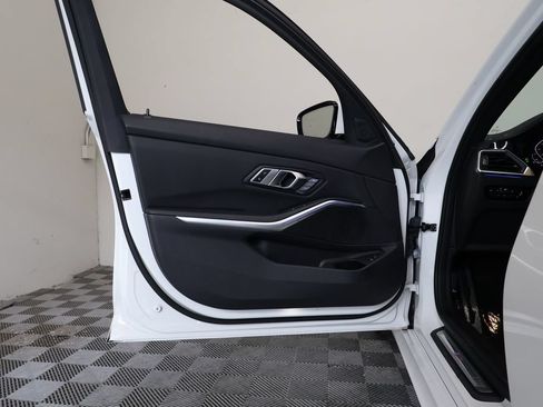 Used 2022 BMW 330i Sedan w/ M Sport Package RWD image 14