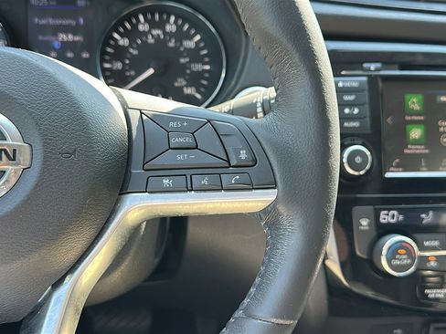 Certified 2018 Nissan Rogue SV w/ Premium Package AWD/4WD image 17