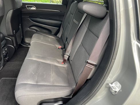 Used 2019 Jeep Grand Cherokee Laredo AWD/4WD image 11