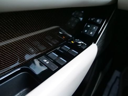 Used 2018 Land Rover Range Rover Velar R-Dynamic HSE image 26