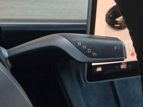 Used 2023 Tesla Model Y Long Range AWD/4WD image 23