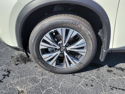 Certified 2023 Nissan Rogue SV w/ SV Premium B Package FWD image 4