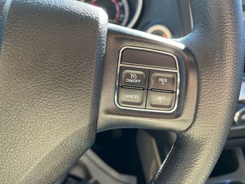 Used 2018 Dodge Journey SE image 19