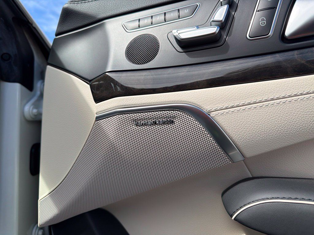 Used 2015 Mercedes-Benz SL 550 image 16