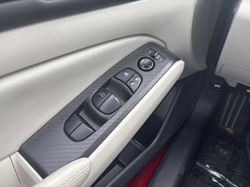 Used 2025 Nissan Altima 2.5 SV FWD image 15