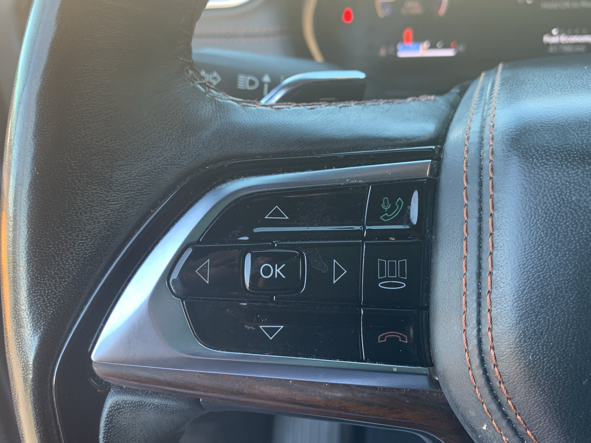Used 2023 Jeep Grand Cherokee Summit w/ Luxury Tech Group V AWD/4WD image 8
