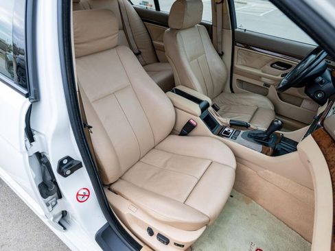 Used 2001 BMW 540i Sedan image 16