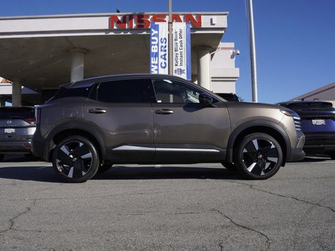 New 2026 Nissan Kicks SR image 3