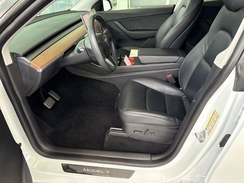 Used 2020 Tesla Model Y Long Range image 12