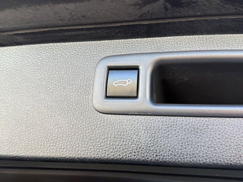 Used 2021 Toyota Highlander XLE image 17