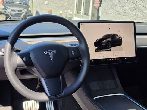 Used 2023 Tesla Model Y Performance AWD/4WD image 9