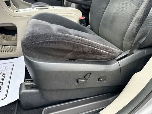 Used 2014 Dodge Grand Caravan SXT image 12