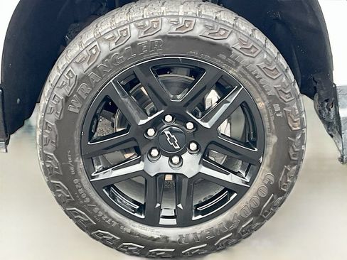 Used 2023 Chevrolet Silverado 1500 Custom Trail Boss w/ LPO, Dark Essentials Package AWD/4WD image 29