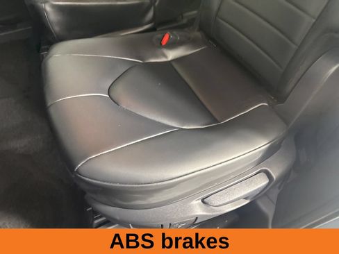 Used 2025 Toyota Highlander XLE AWD/4WD image 25