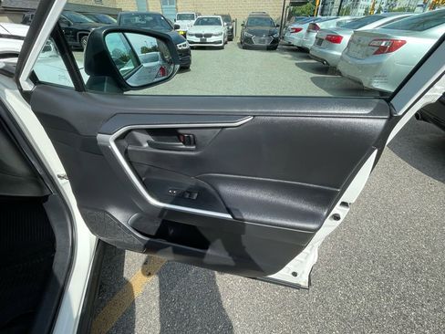 Used 2021 Toyota RAV4 LE AWD/4WD image 18