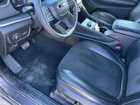 Used 2024 Jeep Grand Cherokee L Laredo image 39