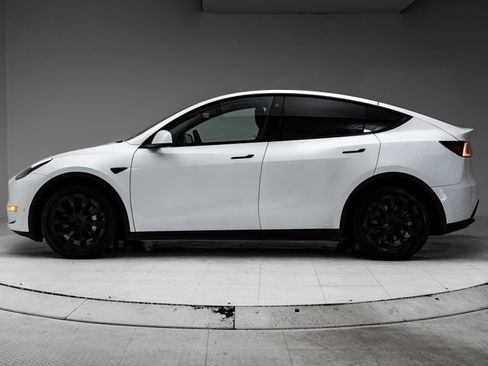 Used 2020 Tesla Model Y Performance AWD/4WD image 2