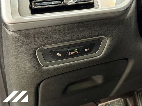 Used 2024 BMW X7 xDrive40i w/ Premium Package image 10