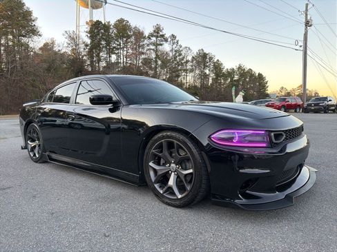 Used 2019 Dodge Charger GT image 3