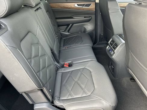 New 2026 Volkswagen Atlas SE FWD image 9