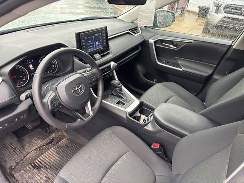 Used 2021 Toyota RAV4 LE AWD/4WD image 13
