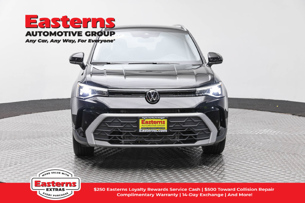 Used 2025 Volkswagen Taos SE FWD image 3