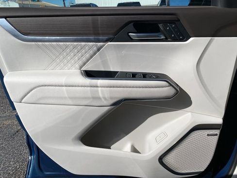 Used 2024 GMC Acadia Denali image 40