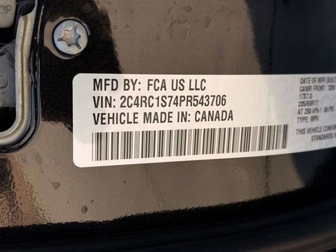 Used 2023 Chrysler Pacifica Limited w/ Uconnect Theater Family Group FWD image 29