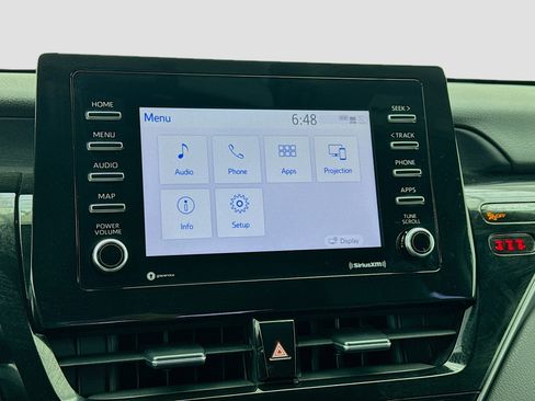 Used 2024 Toyota Camry SE image 9