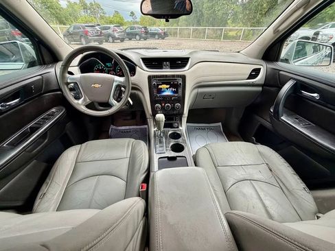 Used 2017 Chevrolet Traverse LT w/ Style and Technology Package FWD image 14