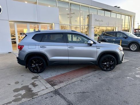 Used 2023 Volkswagen Taos SE w/ Black Wheel Package image 8