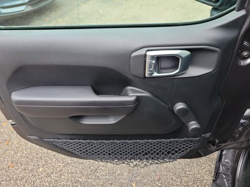 Used 2018 Jeep Wrangler Unlimited Sport image 18