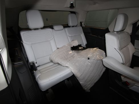 New 2026 Ford Expedition Platinum image 27