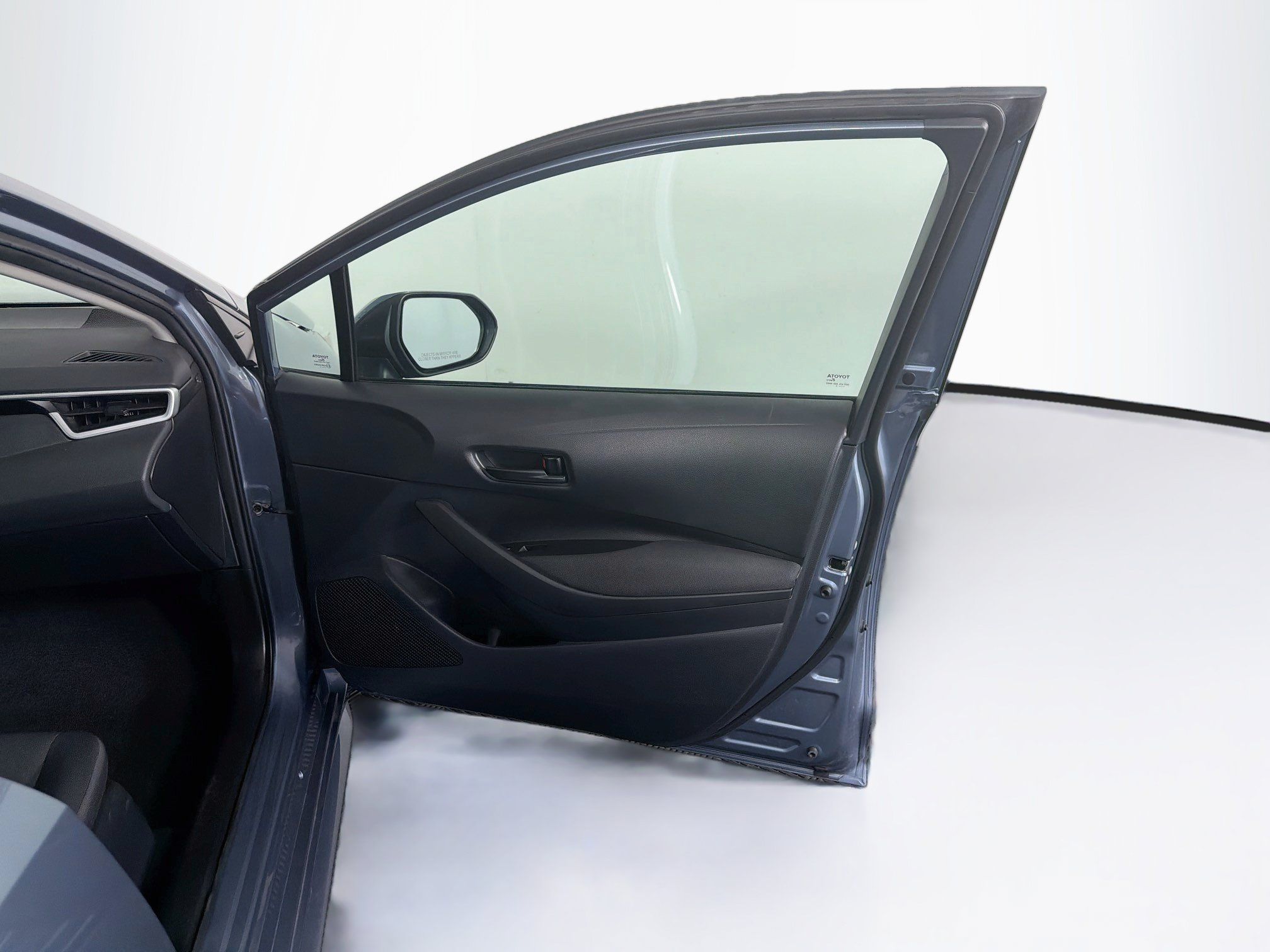 Used 2025 Toyota Corolla LE FWD image 32