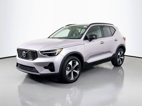 Used 2026 Volvo XC40 B5 Plus AWD/4WD image 4