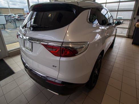 Used 2024 Buick Enclave Essence w/ Sport Touring Edition image 7