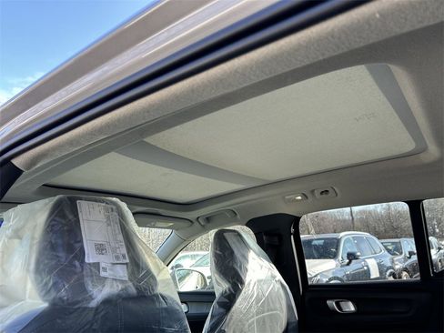 New 2025 Volvo XC40 B5 Core w/ Protection Package Premier image 14