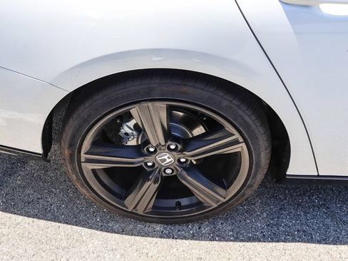 Used 2025 Honda Accord Sport image 9