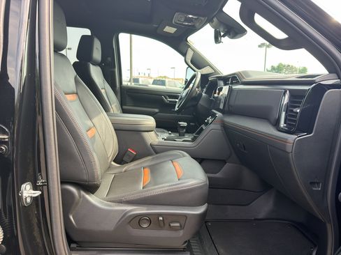 Used 2023 GMC Sierra 1500 AT4 w/ Technology Package AWD/4WD image 18