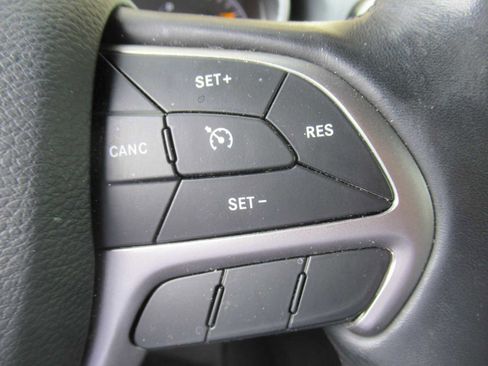 Used 2020 Jeep Grand Cherokee Limited w/ Luxury Group II AWD/4WD image 26