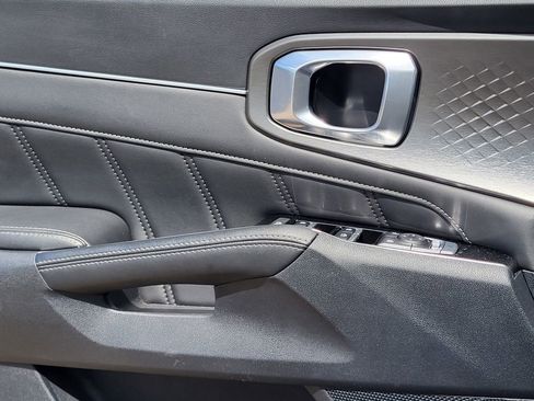 Used 2023 Kia Sorento SX image 19