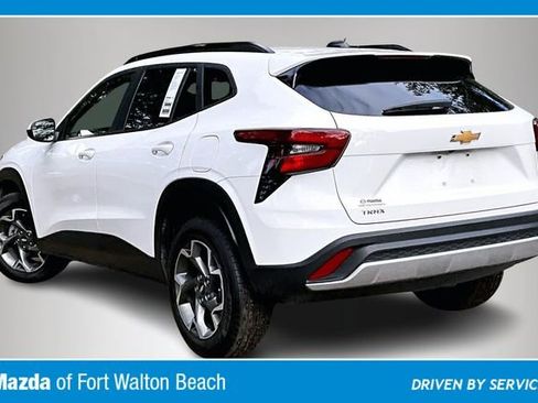 Used 2024 Chevrolet Trax LT image 4