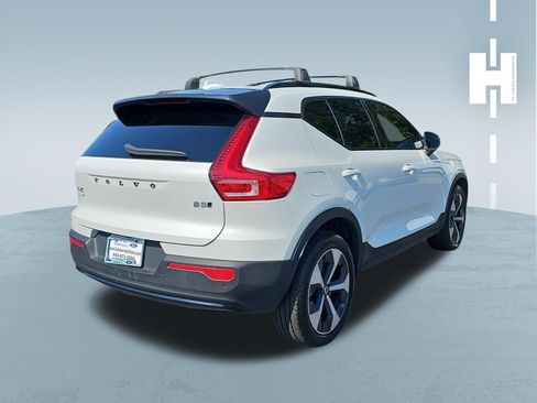 Used 2025 Volvo XC40 B5 Plus w/ Protection Package Premier AWD/4WD image 3