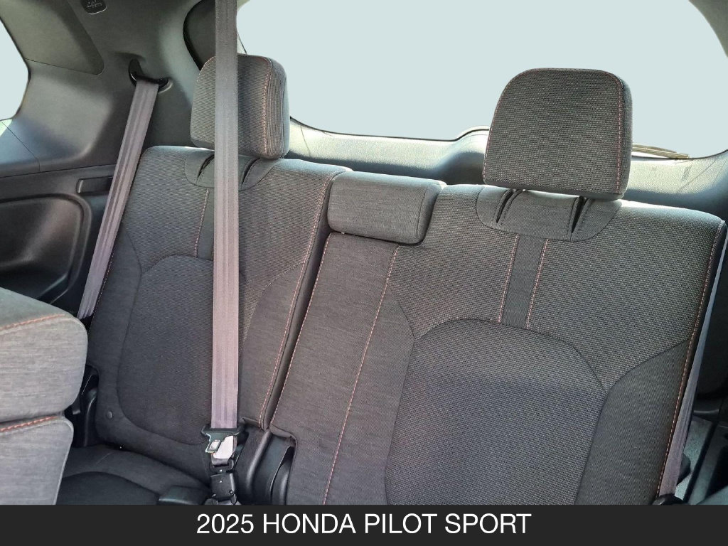Used 2025 Honda Pilot Sport image 25