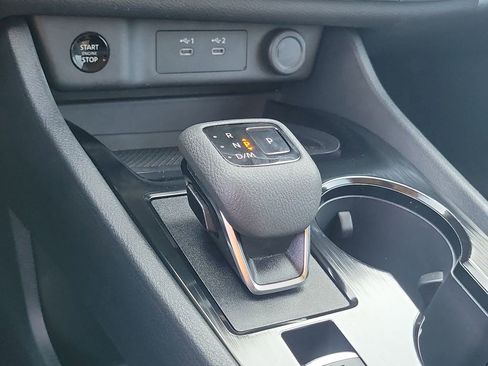 Used 2025 Nissan Rogue SV image 30